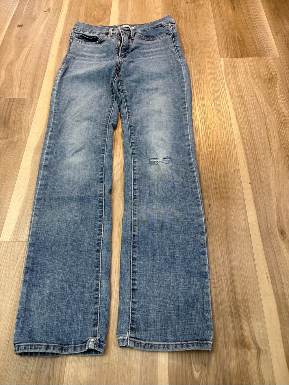 Levi’s “314 Shaping Straight” - Size 27